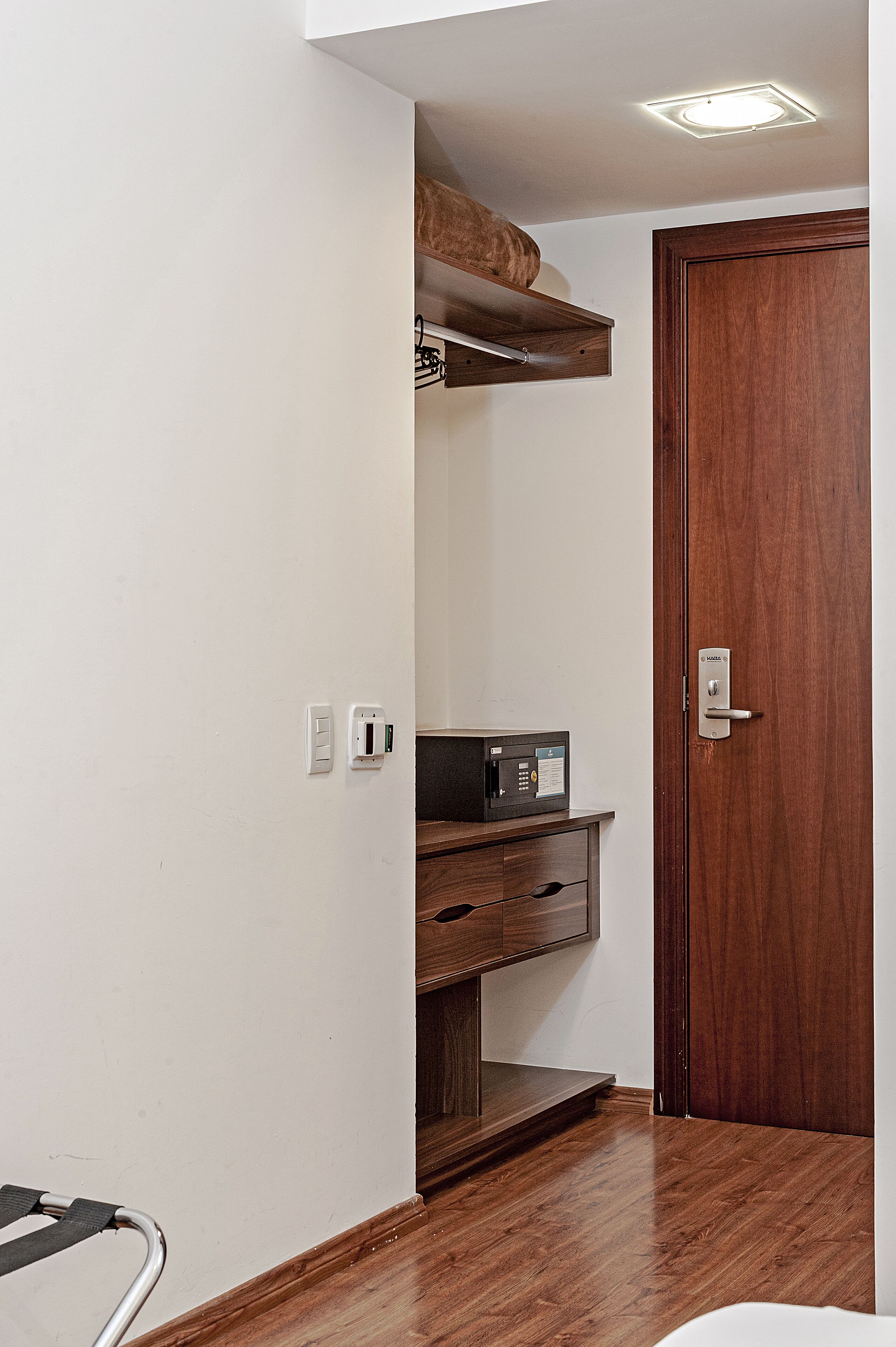 deluxe double room | 1 bedroom, minibar, in-room safe, desk