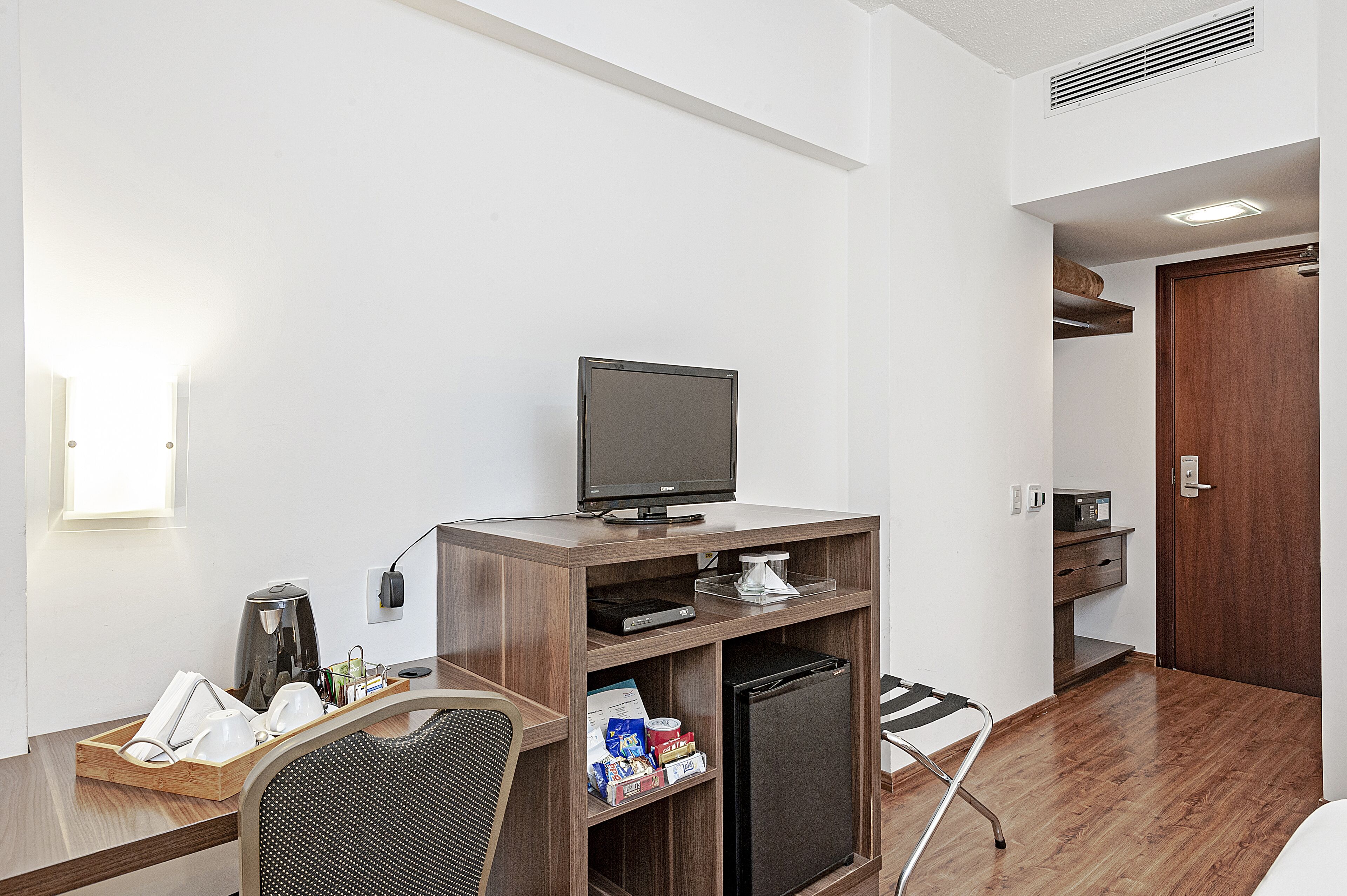 superior double room | 1 bedroom, minibar, in-room safe, desk