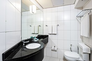 Free toiletries, hair dryer, towels, soap - Firenze Business Hotel (Palhoça)