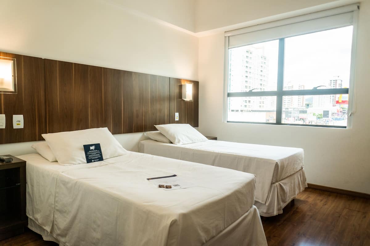1 slaapkamer, een minibar, een kluis op de kamer, een bureau