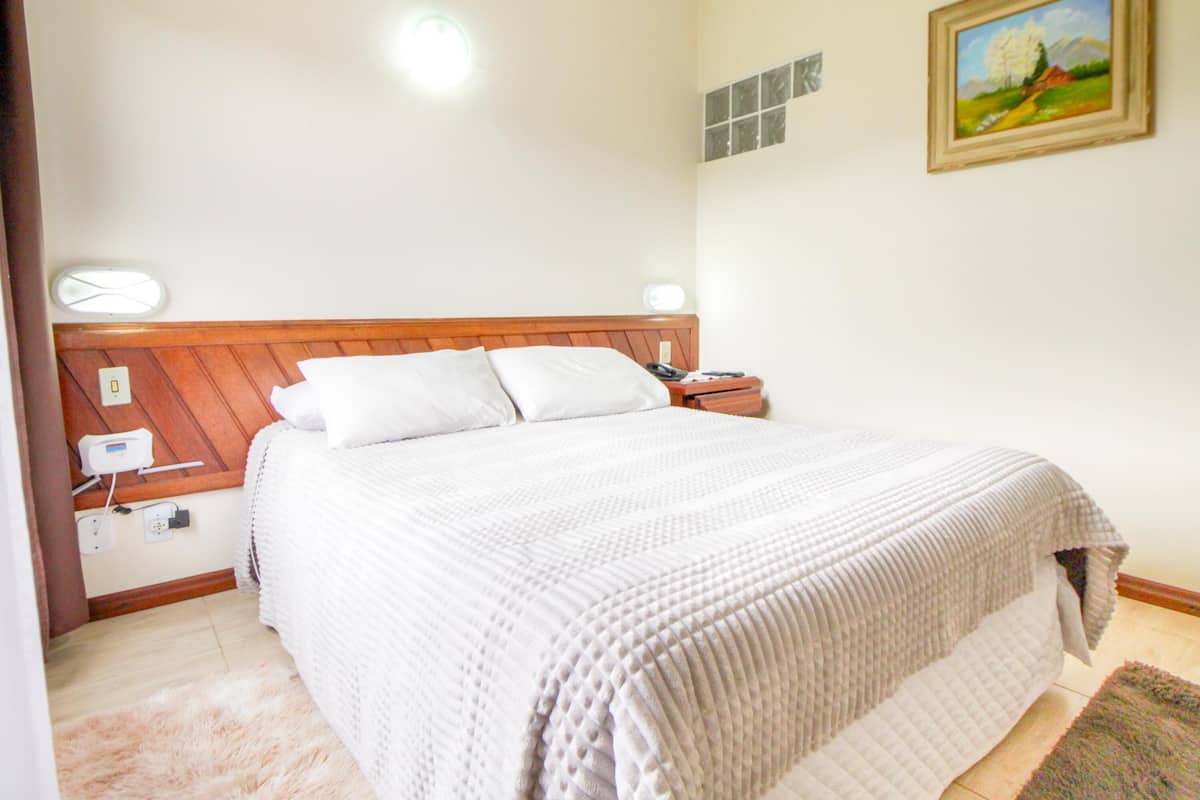 Minibar, tabla de planchar con plancha y wifi gratis