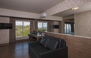 行政套房 | 防过敏的被褥、迷你吧、客房内保险箱、办公桌