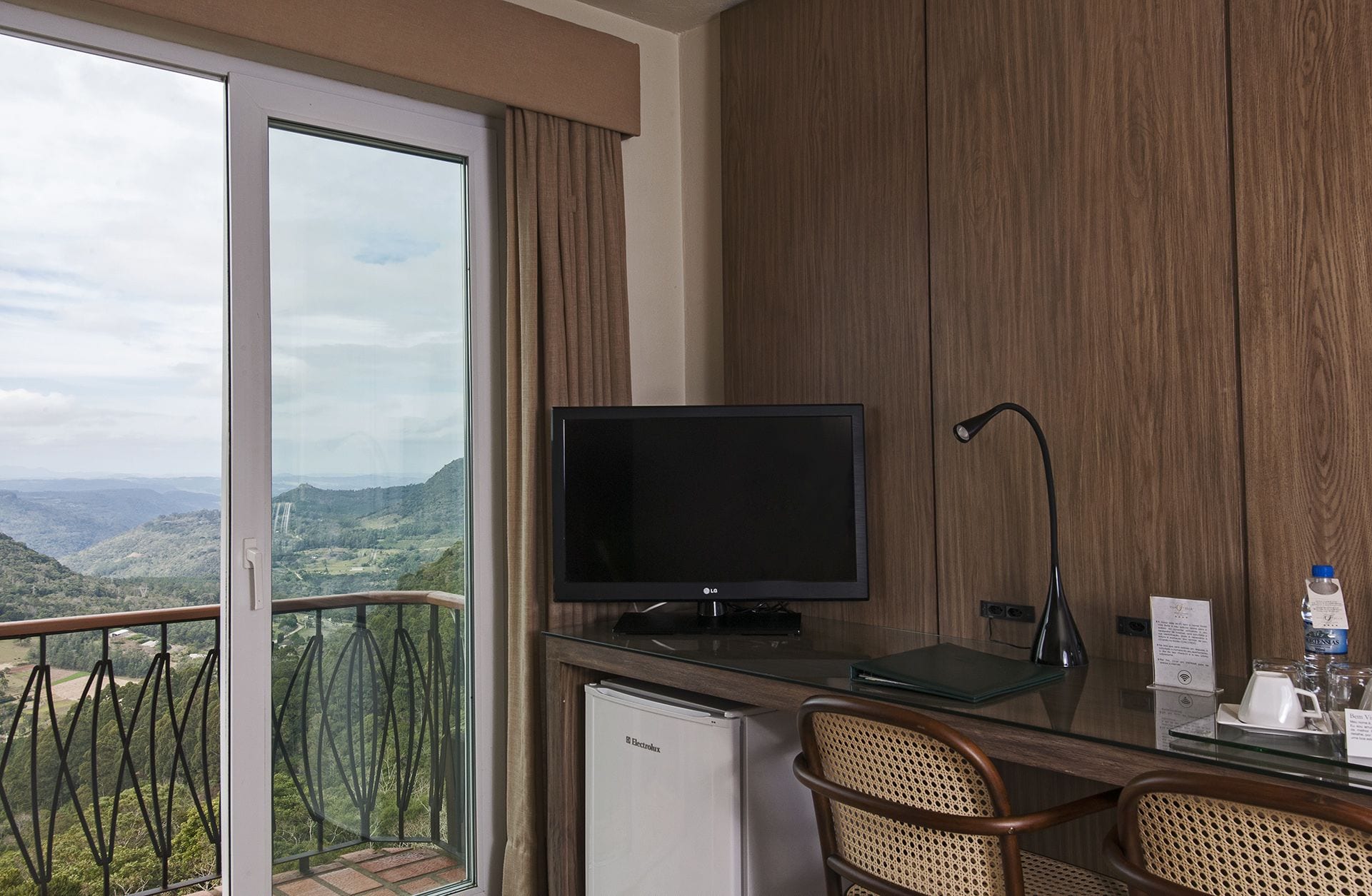 1 bedroom, hypo-allergenic bedding, minibar, in-room safe