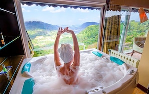 Suite Supérieure, vue vallée | Bain à remous privé