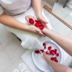 雙人療程室、美體療程、芳療、熱石按摩、運動按摩、身體去角質