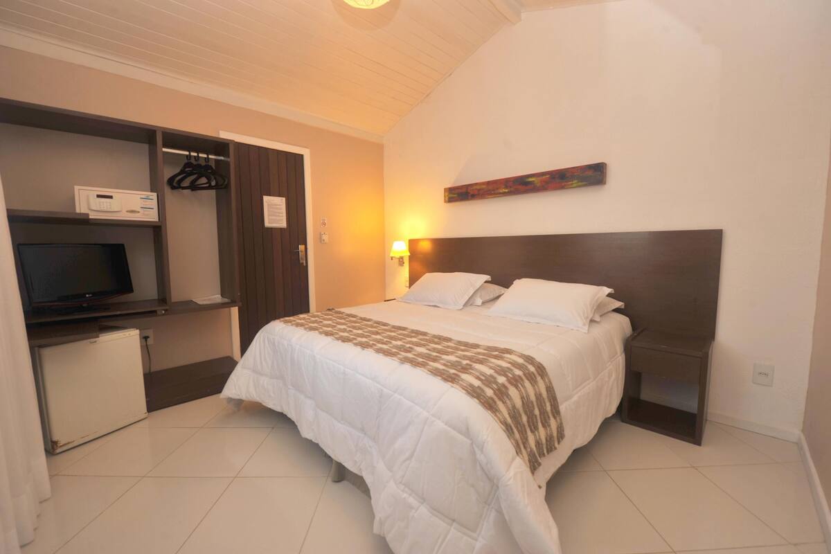 Minibar, in-room safe, blackout curtains, free WiFi