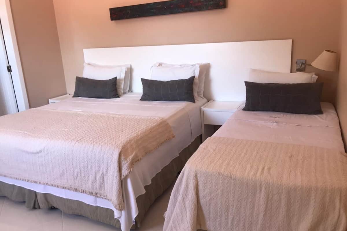 Frigobar, cofres nos quartos, individualmente decorados
