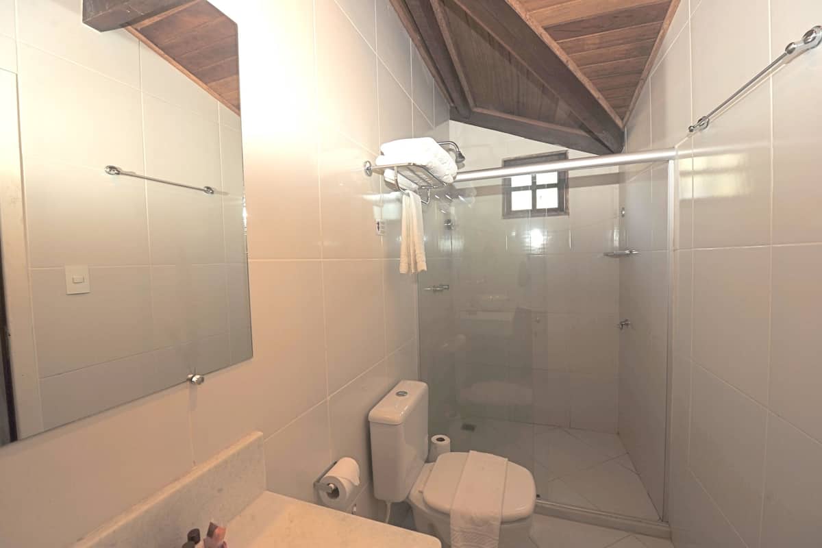 Duş, ücretsiz banyo/kozmetik ürünleri, saç kurutma makinesi, bide