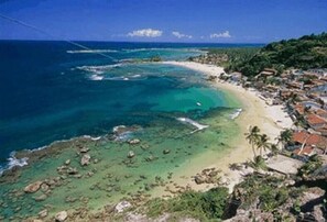 Una playa cerca