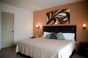 Comfort-Einzelzimmer | Schreibtisch, Bügeleisen/Bügelbrett, kostenloses WLAN, Bettwäsche