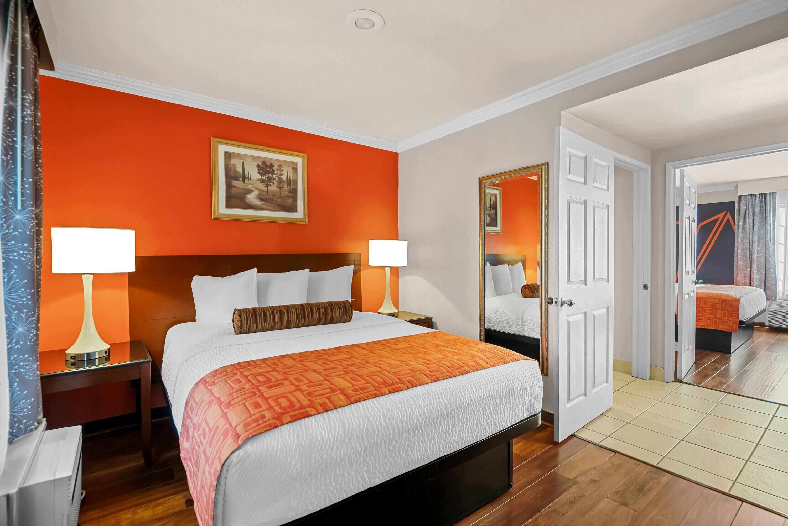 套房, 多张床, 无烟房 (Two-Bedroom Suite) | 办公桌、遮光窗帘、熨斗/熨衣板、免费婴儿床