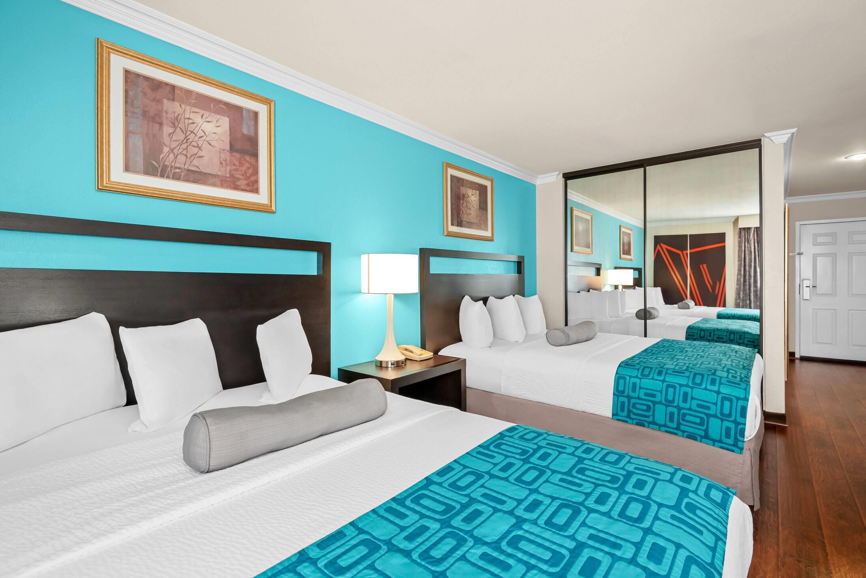 标准房, 2 张大床 | 办公桌、遮光窗帘、熨斗/熨衣板、免费婴儿床