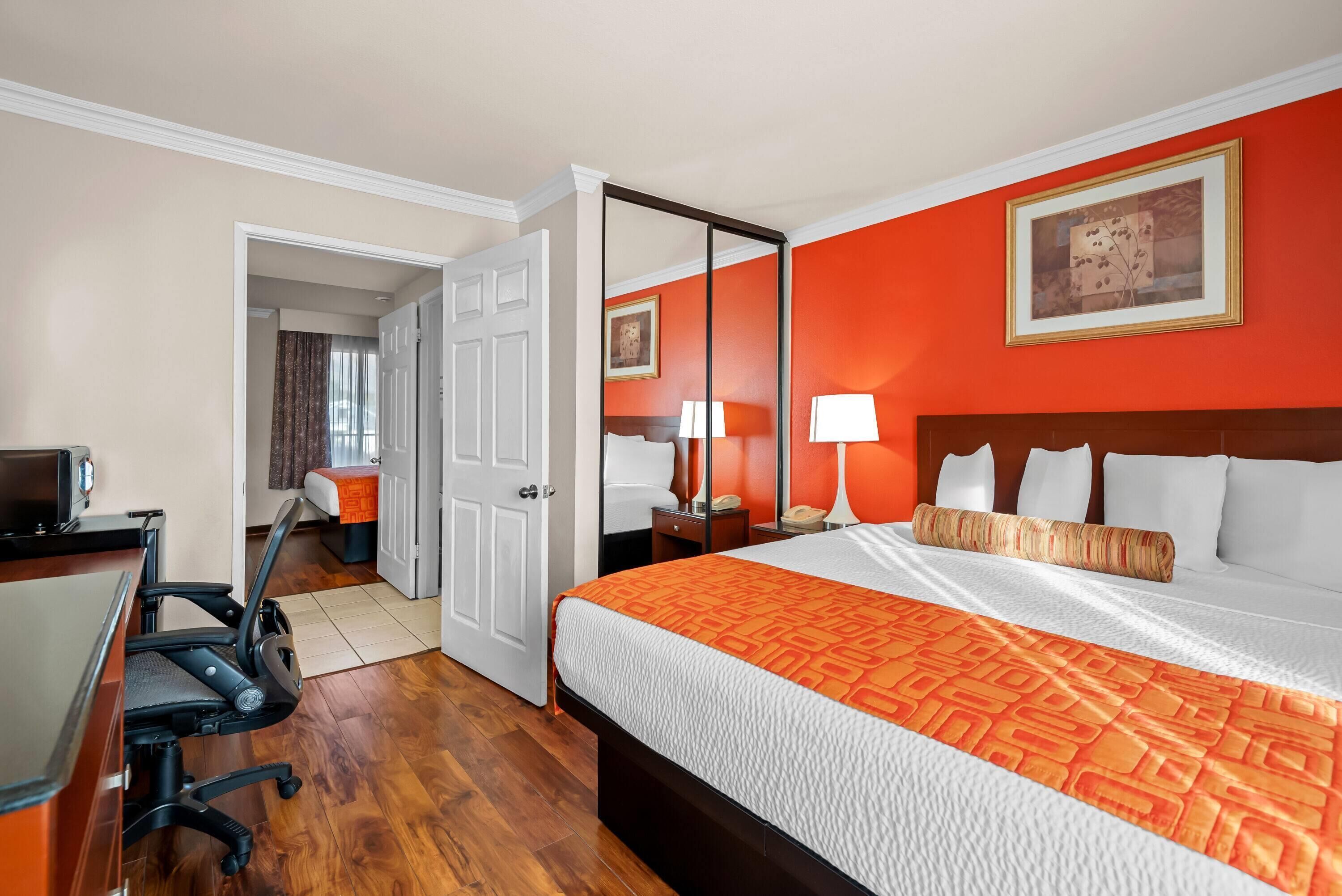 Suite, Multiple Beds, Non Smoking (Two-Bedroom Suite)