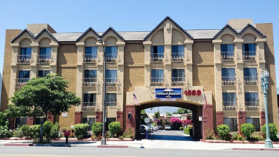 Howard Johnson by Wyndham Pasadena