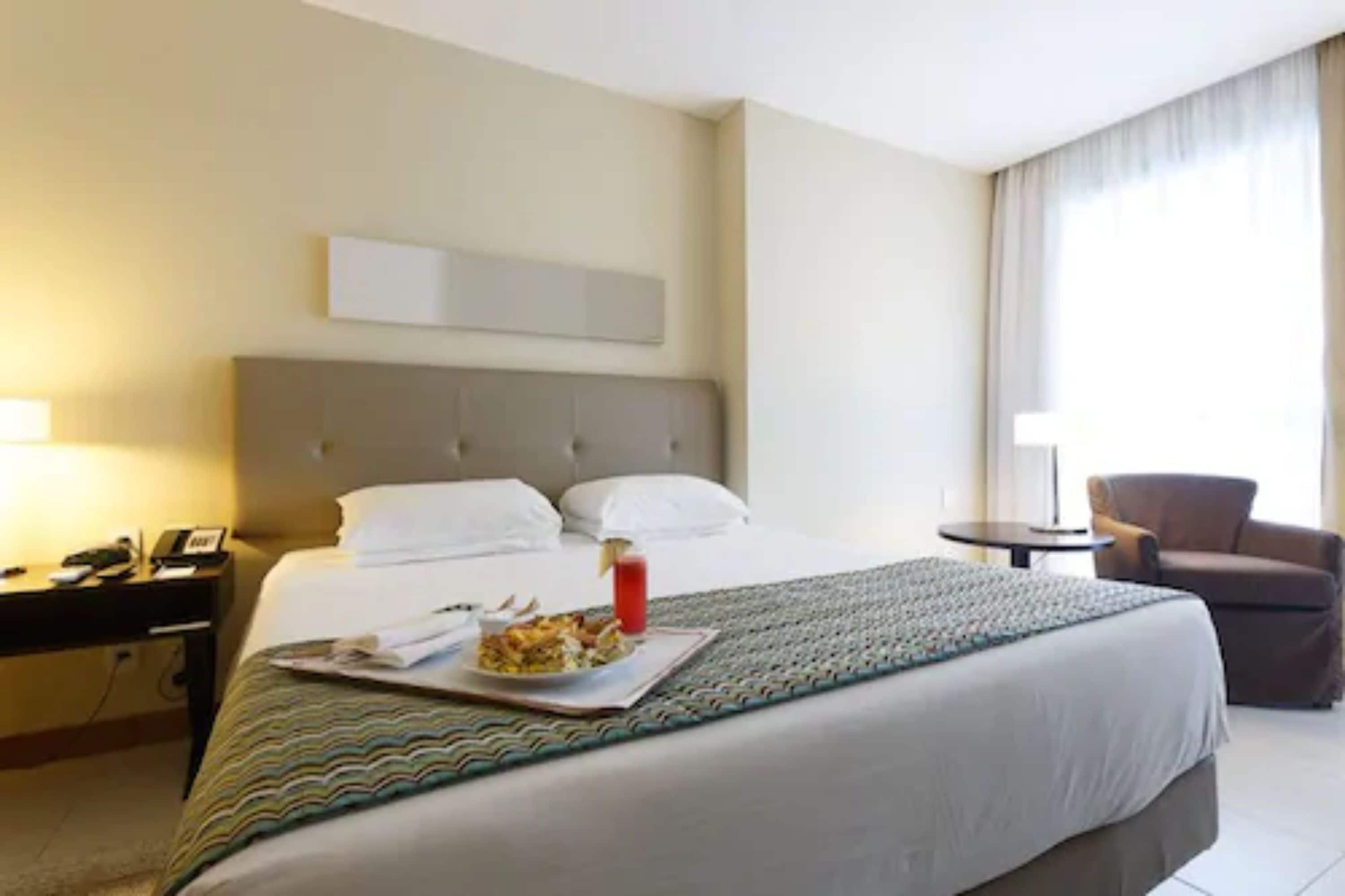 superior room, 1 queen bed | minibar, in-room safe, desk, blackout curtains