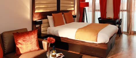 Egyptian cotton sheets, in-room safe, desk, iron/ironing board