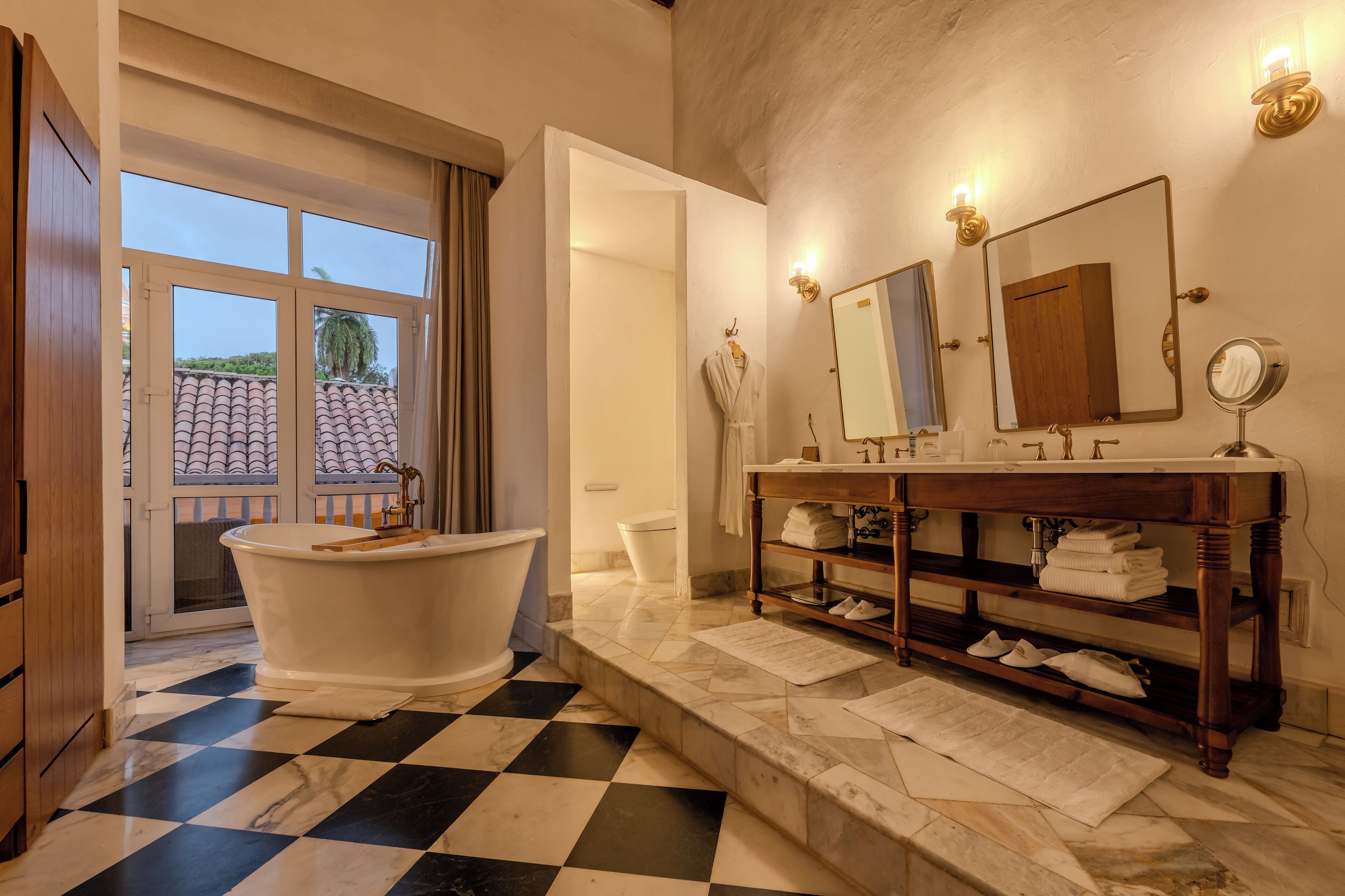 grand suite | bathroom | shower, free toiletries, hair dryer, bathrobes