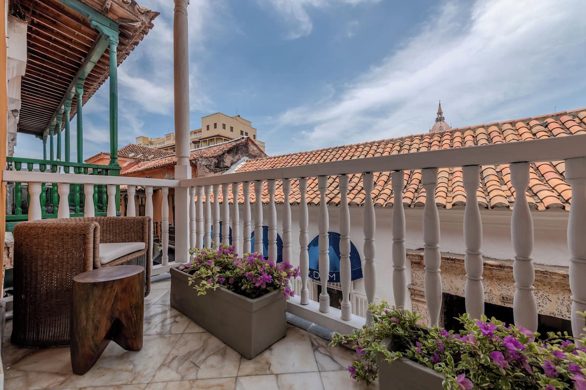 Suite (Madariaga) | 1 bedroom, premium bedding, minibar, in-room safe