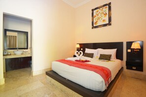 Deluxe kamer | Luxe beddengoed, bedden met traagschuimmatrassen, een minibar