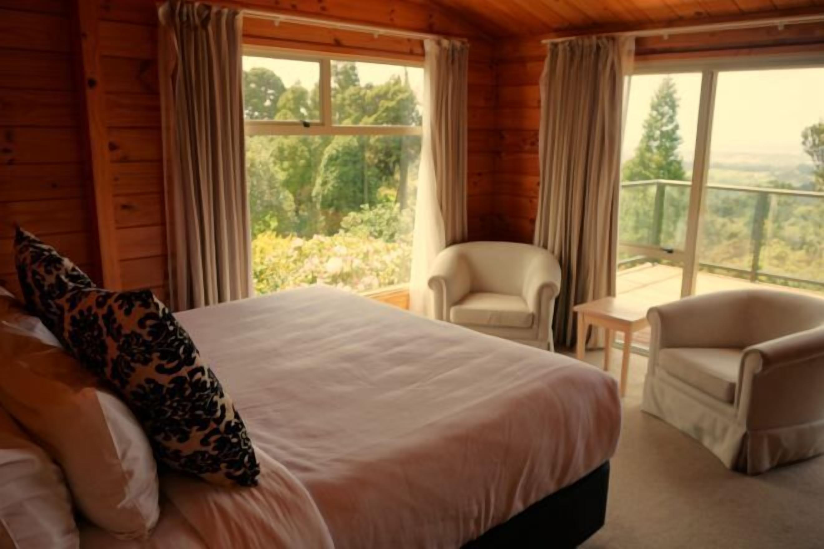 Premium bedding, in-room safe, desk, blackout curtains