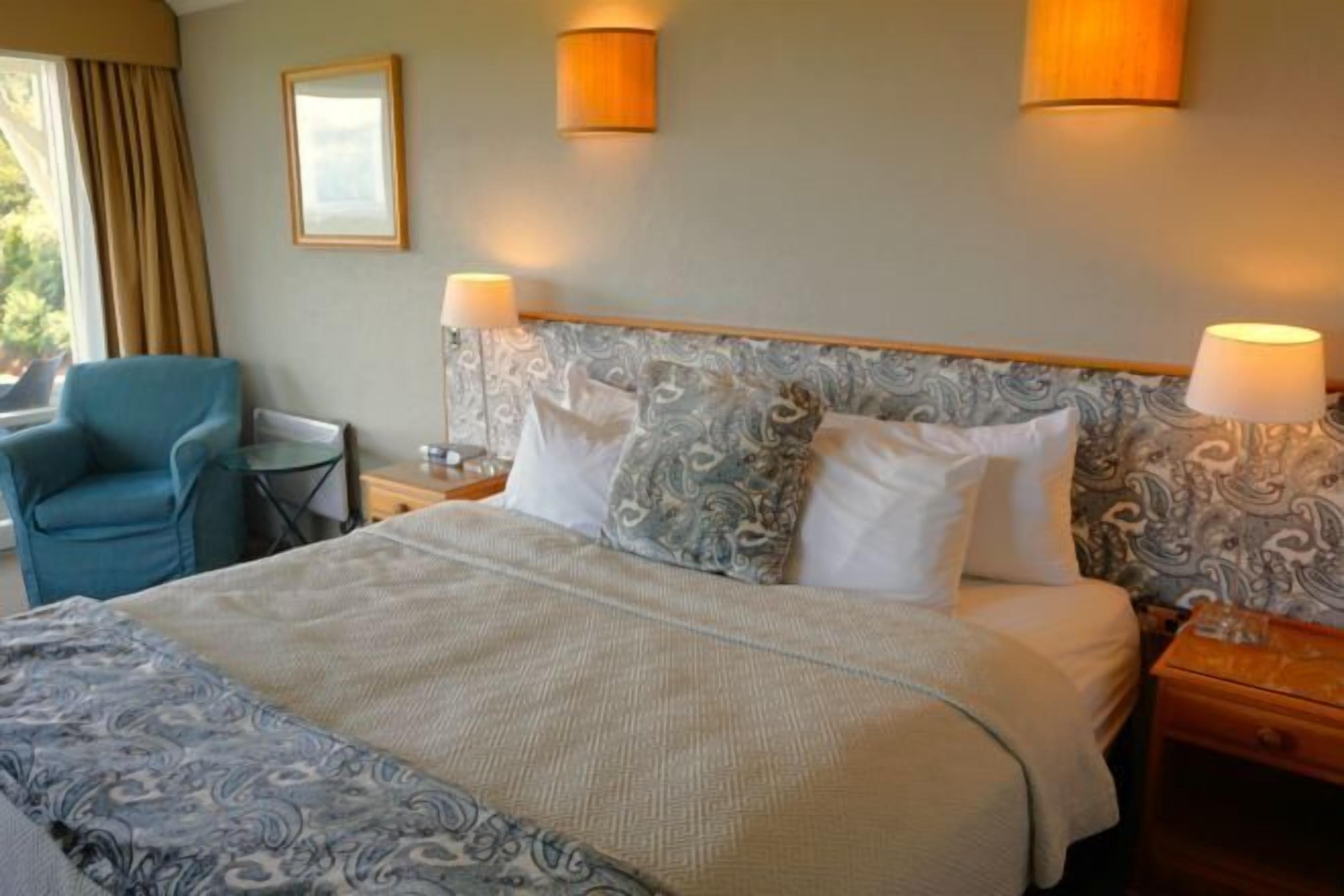 Premium bedding, in-room safe, desk, blackout curtains