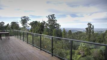 Luxury Gate Villa | Balcony