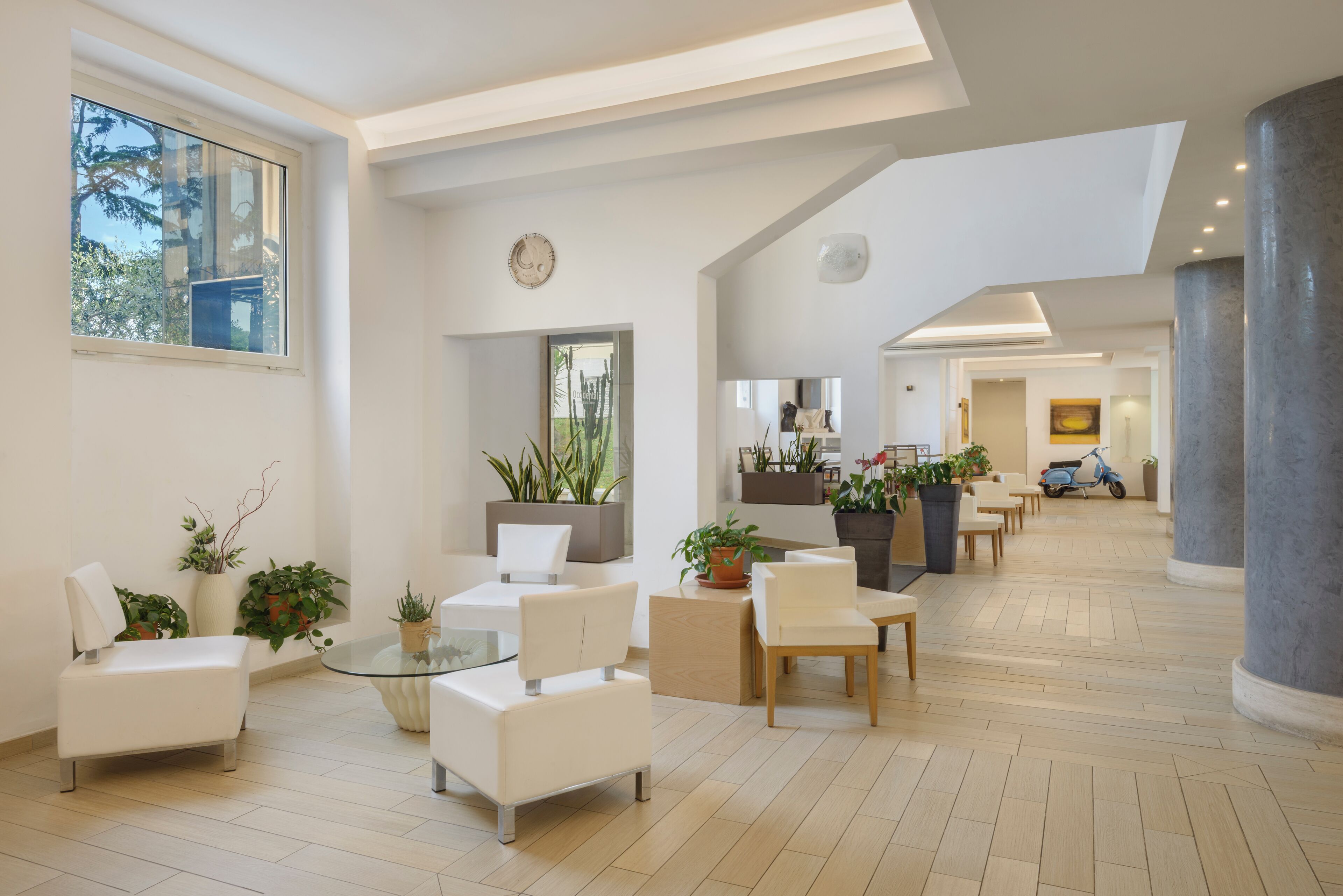 Lobby lounge