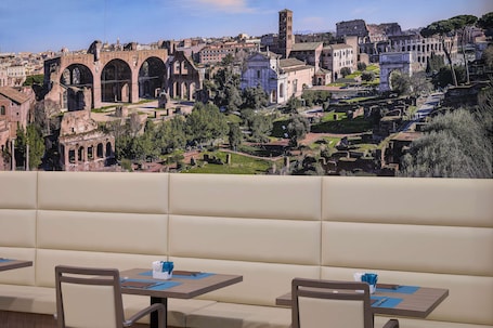 Se sirven almuerzos y cocina italiana