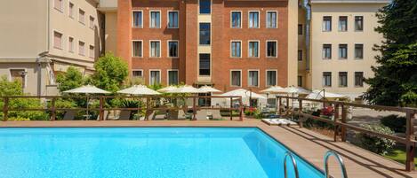 Seasonal outdoor pool