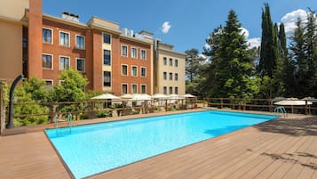 Seasonal outdoor pool
