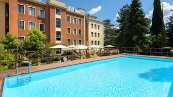 Seasonal outdoor pool