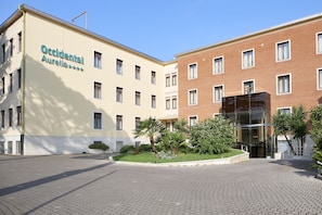 Front of property - Occidental Aurelia (Rome)