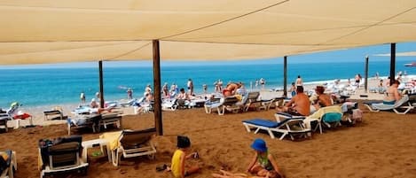 Private beach nearby, free beach shuttle, beach volleyball