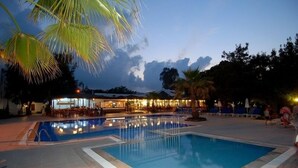 2 piscinas al aire libre, sombrillas, tumbonas
