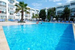 2 outdoor pools, pool umbrellas, sun loungers - Maya World Didyma (Manavgat)