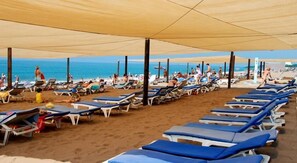 Private beach nearby, free beach shuttle, beach volleyball