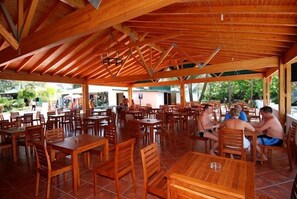 Breakfast, lunch, dinner served; al fresco dining