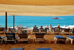 Privat strand i nærheten og buss til stranden (inkludert)