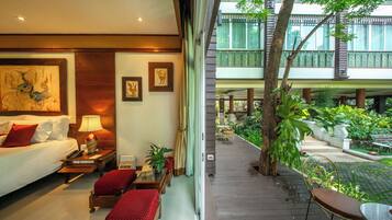 Deluxe Balcony Room (Air Purifier) | Television