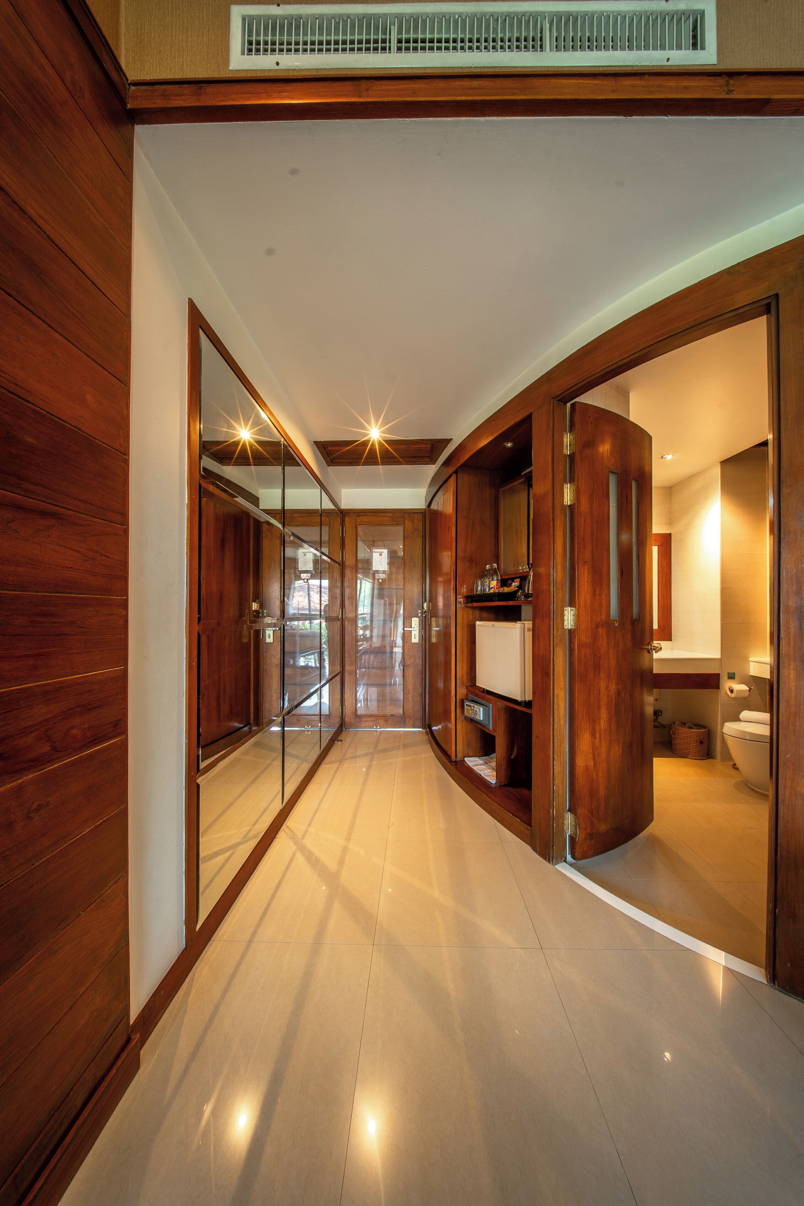 Deluxe Double Room (Air Purifier) | Minibar, in-room safe, individually decorated, desk