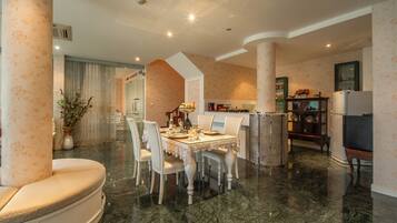 Grand Two Bedroom Residence Suite (Air Purifier) | Private kitchen
