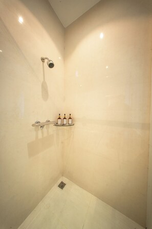 Grand Two Bedroom Residence Suite (Air Purifier) | Bathroom - Kodchasri Thani Hotel Chiangmai (Chiang Mai)