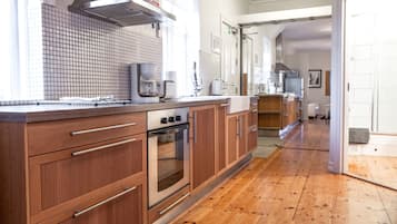 One Bedroom Deluxe Amtmannstigur 5 | Private kitchen | Fridge, microwave, stovetop, coffee/tea maker