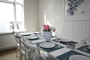 Apartamento luxo, 4 quartos | Opções para refeição no quarto