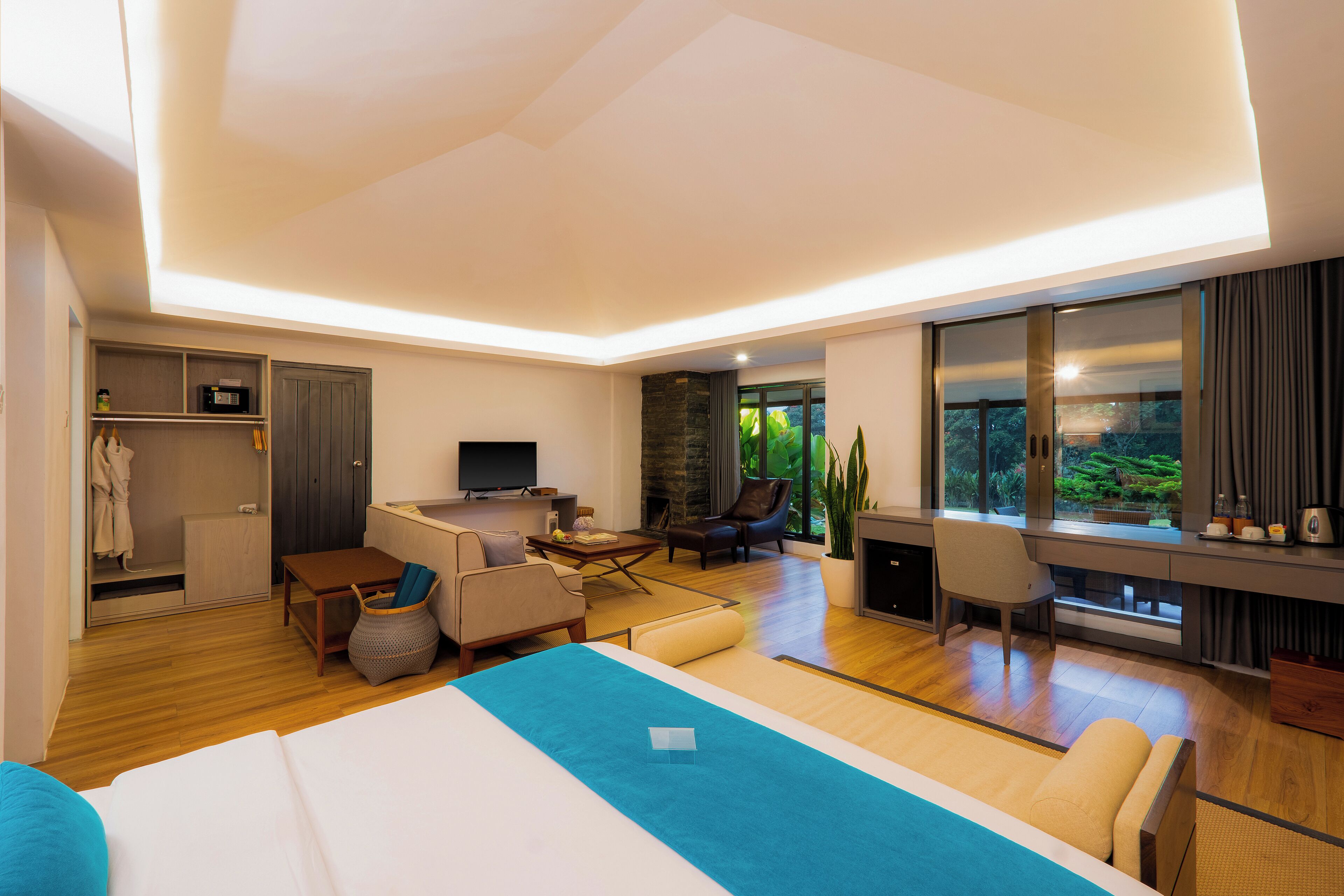 Premium Suite, 1 King Bed, Garden Area (Chalet)