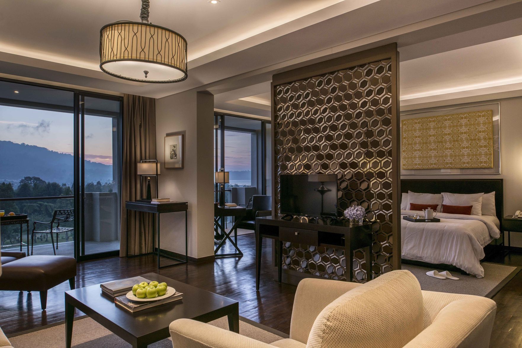 Premium bedding, in-room safe, desk, laptop workspace