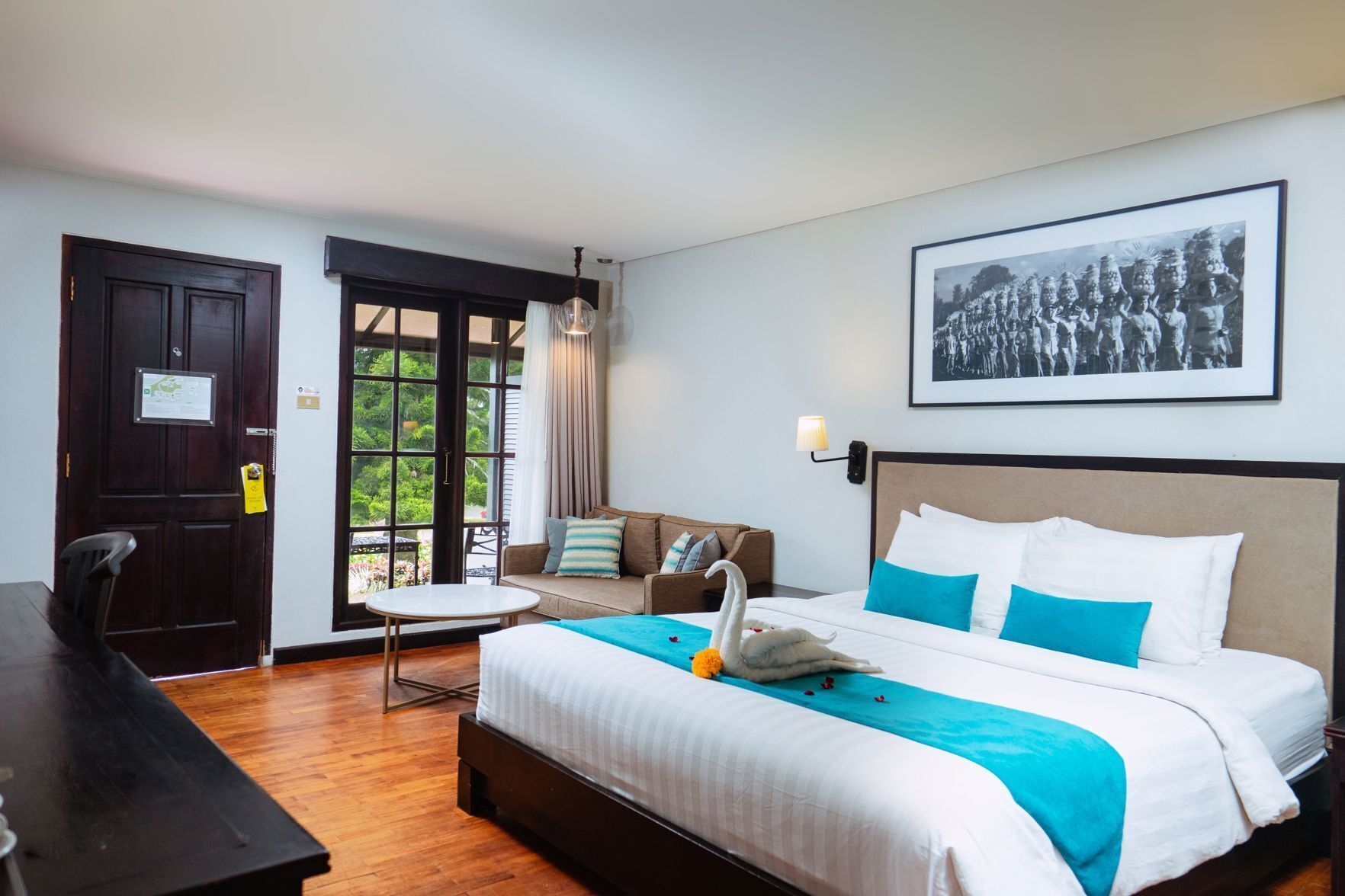 Premium bedding, in-room safe, desk, laptop workspace