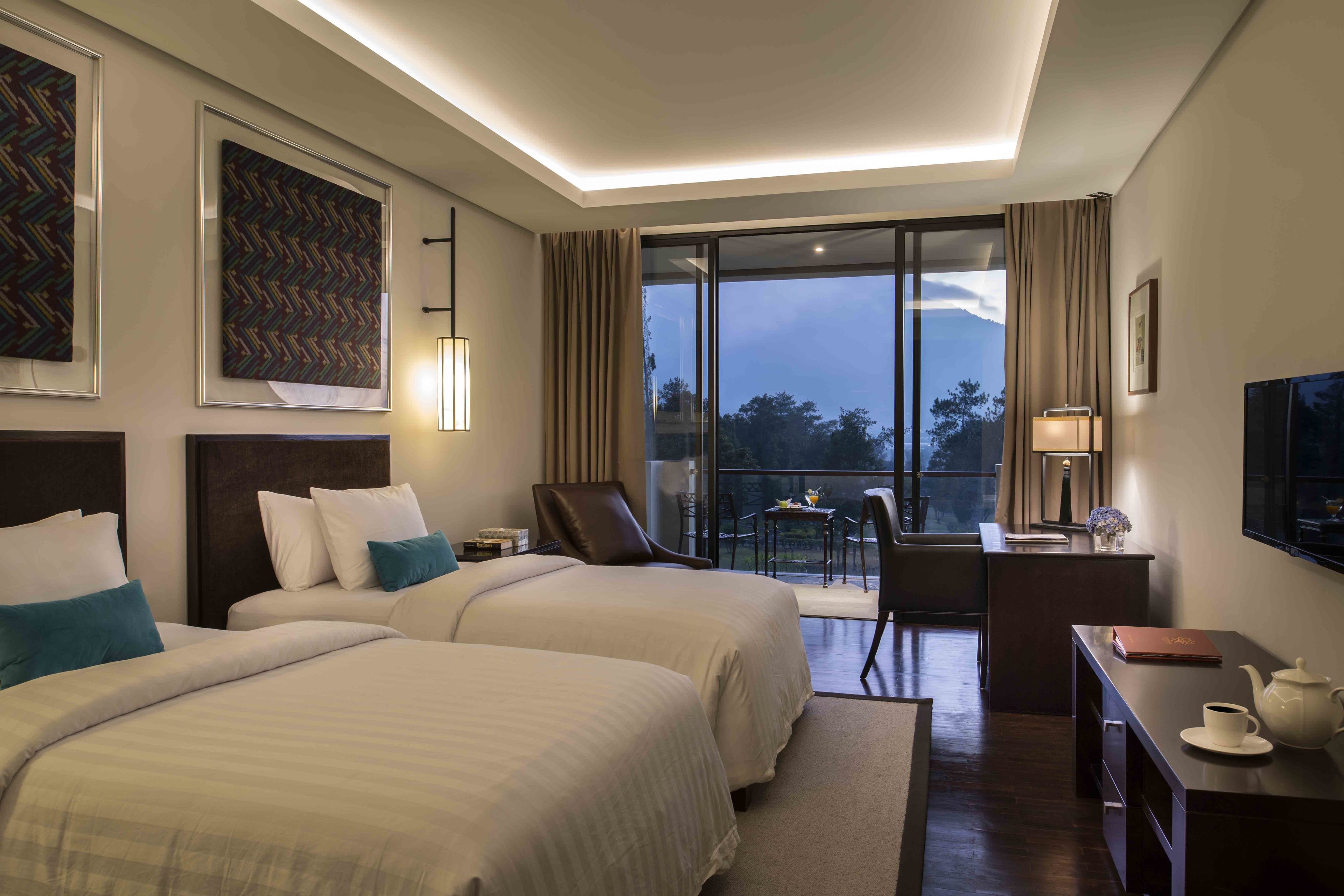 Premium bedding, in-room safe, desk, laptop workspace