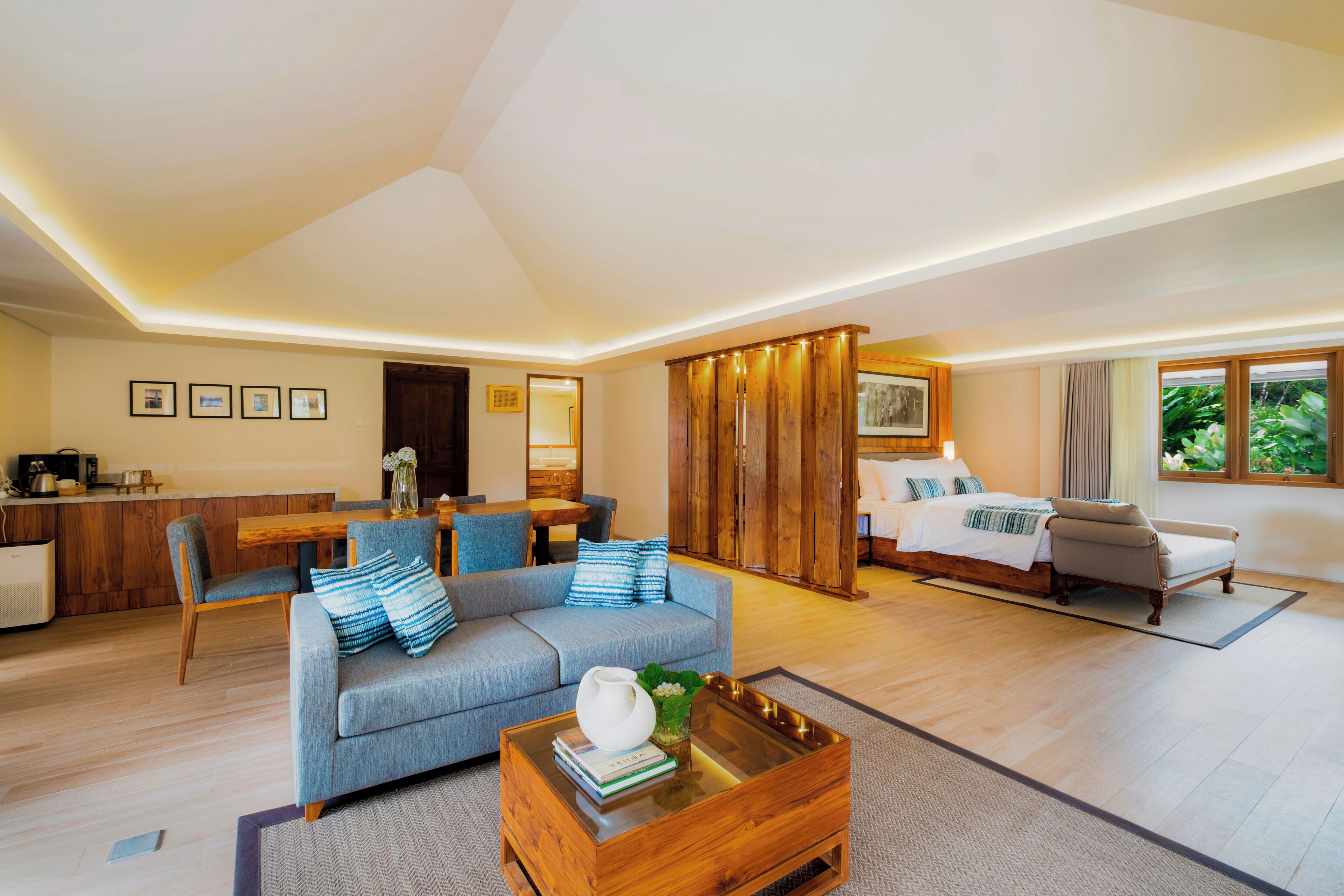 Biệt thự, 1 phòng ngủ, khu vực vườn (Buyan Mountain Villa) | Khu phòng khách | TV LCD 32-inch có truyền hình cáp, TV 