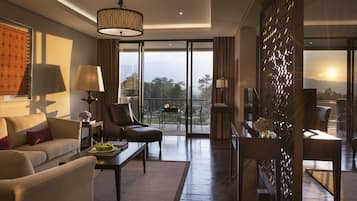 Deluxe Suite, Golf View | 1 bedroom, premium bedding, in-room safe, desk
